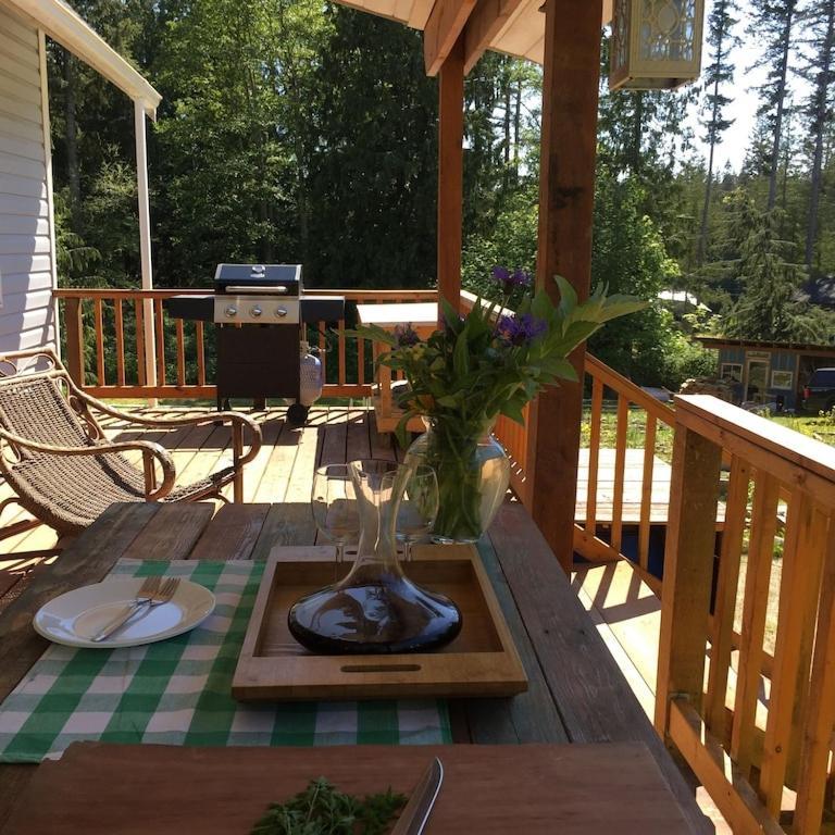 Cozy ,Artistic Cottage In A Garden Setting Close To The Beach And Hiking Trails. Powell River Exterior photo
